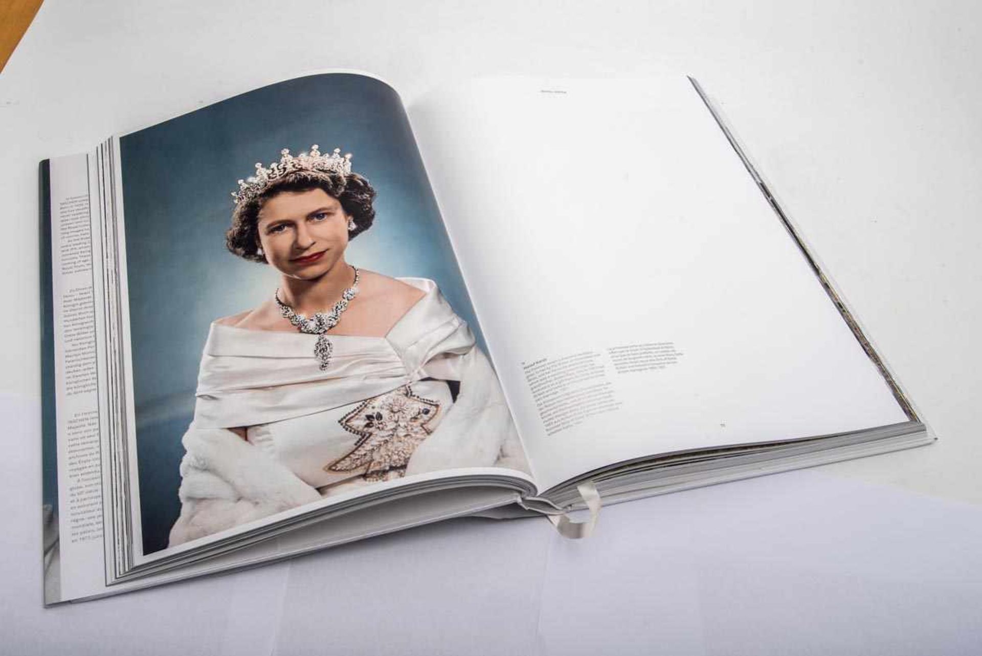 Her Majesty Queen Elizabeth IIGebundene Ausgabe von Reuel Golden (Herausgeber), Christopher - Bild 2 aus 2