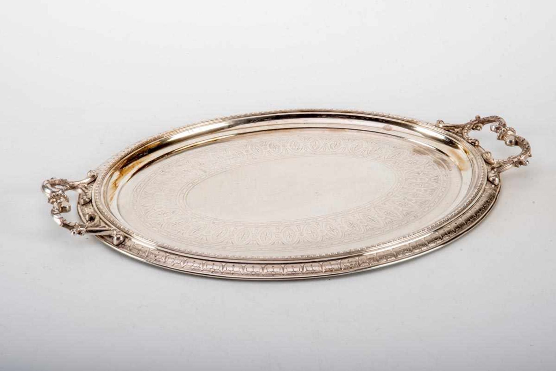 Großes Tablett , Deutsch um 1900800er Silber, ovale Form Rand und Spiegel mit Bordüren,