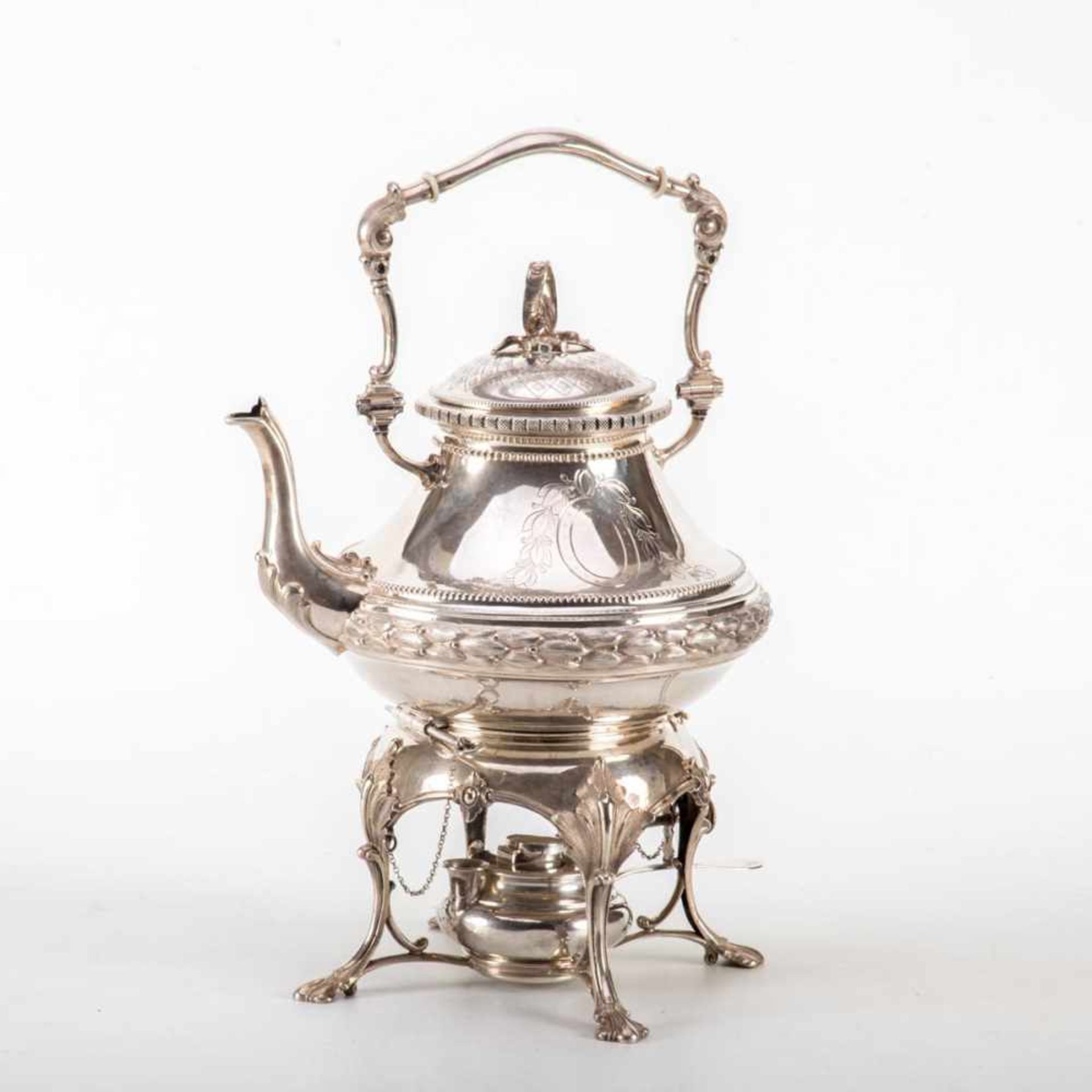 Teekanne mit Rechaud800er Silber, gedrückt bauchiger Korpus, umlaufend dekorativ gegliedert. Von