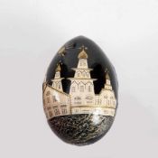 Ei mit Ansicht Smolny-Kathedrale,. St.PetersburgHolz schwarz lackiert, elfenbeinfarben und mit