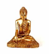Buddha Bhumisparsha, China 20. Jh.Holz vollrund geschnitzt, 24-ct. vergoldet mit kleinen Spiegeln