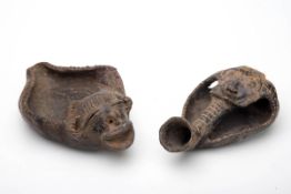 Zwei Gefäße in Form liegender TierwesenPeru, Chimu-Kultur, 10. - 15. Jh., Ton, gebrannt, poliert.