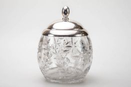 Bowlentopf, um 1930Farbloses Kristallglas mit eingeschliffener großer Blüte und Blattranken.