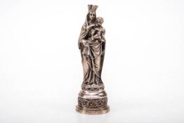 Madonnenfigur mit Jesus und Taube, um 1900800er Silber. Auf rundem Sockel mit Blattbordüre und