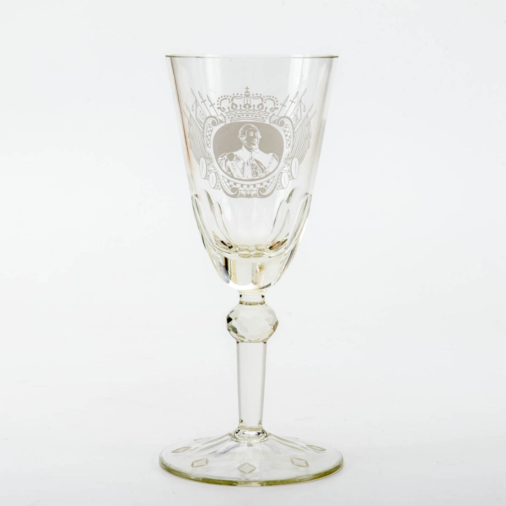 Jubiläums Pokal Georg III von HannoverFarbloses Glas, Schauseite mit Porträt, Rückseite mit Daten.