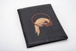 Dokumentenmappe um 1900Kräftiges braunes Leder, geprägt, Schauseite mit der geprägten und bemalten