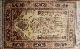 Gebetsteppich, EsfahanKette und Schuß Baumwolle. Flor Korkwolle. Beigefarbener Fond, Hauptbordüre