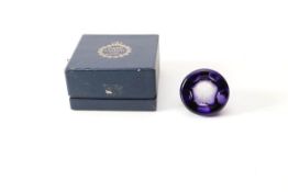 Paperweight , Webb Corbett, EnglandFarbloses Glas, violett überfangen, Durchm.: 7 cm im