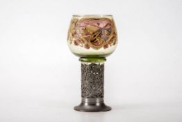 Weinpokal, TheresienthalHellgrünes Glas. Runder gedrückt gebauchter Korpus, mittig mit