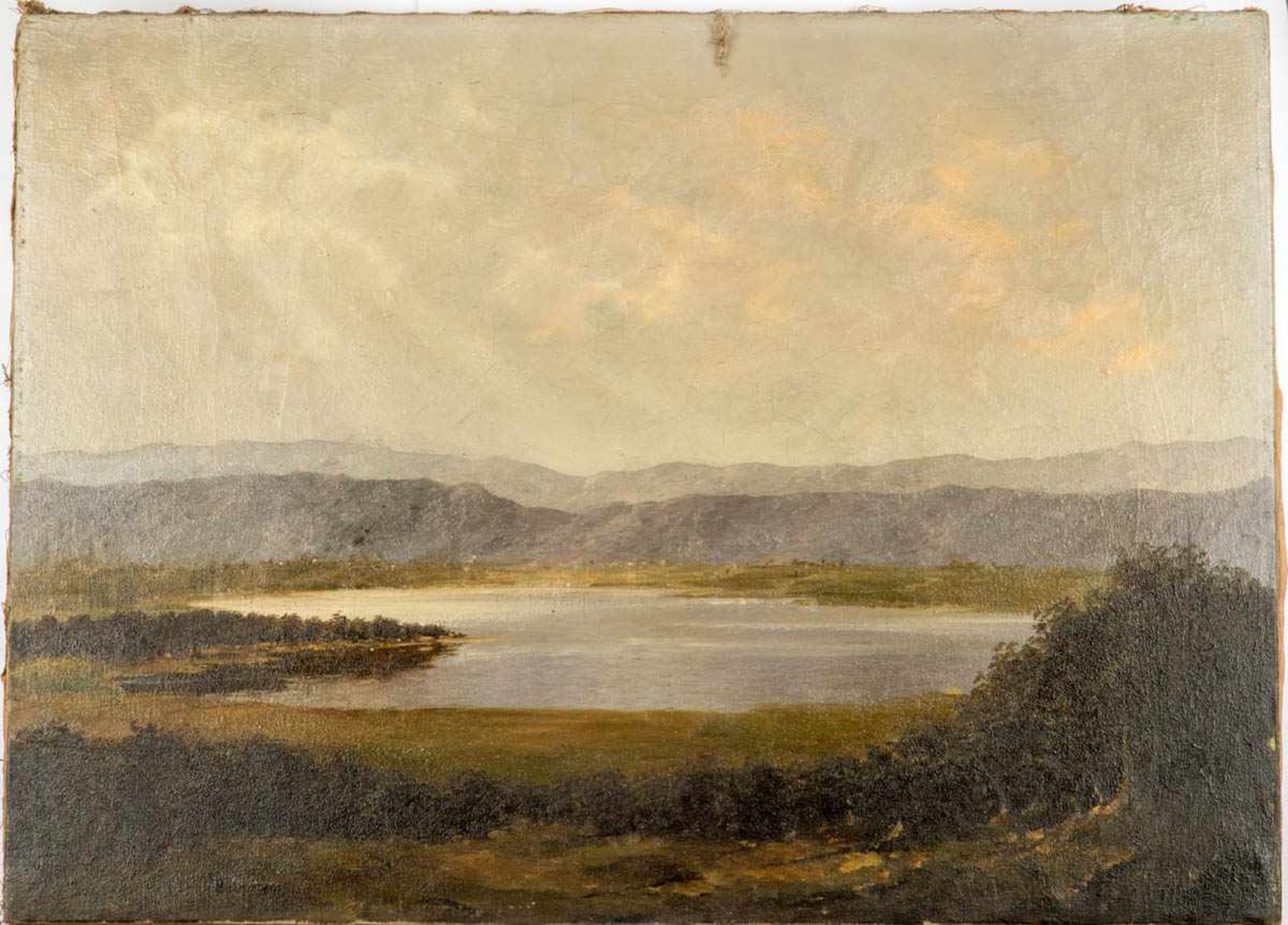 Landschaftsmaler um 1900Seelandschaft mit Bergkette. Öl/Leinwand. 65 x 90 cm.O.R. Lwd. Mit 1