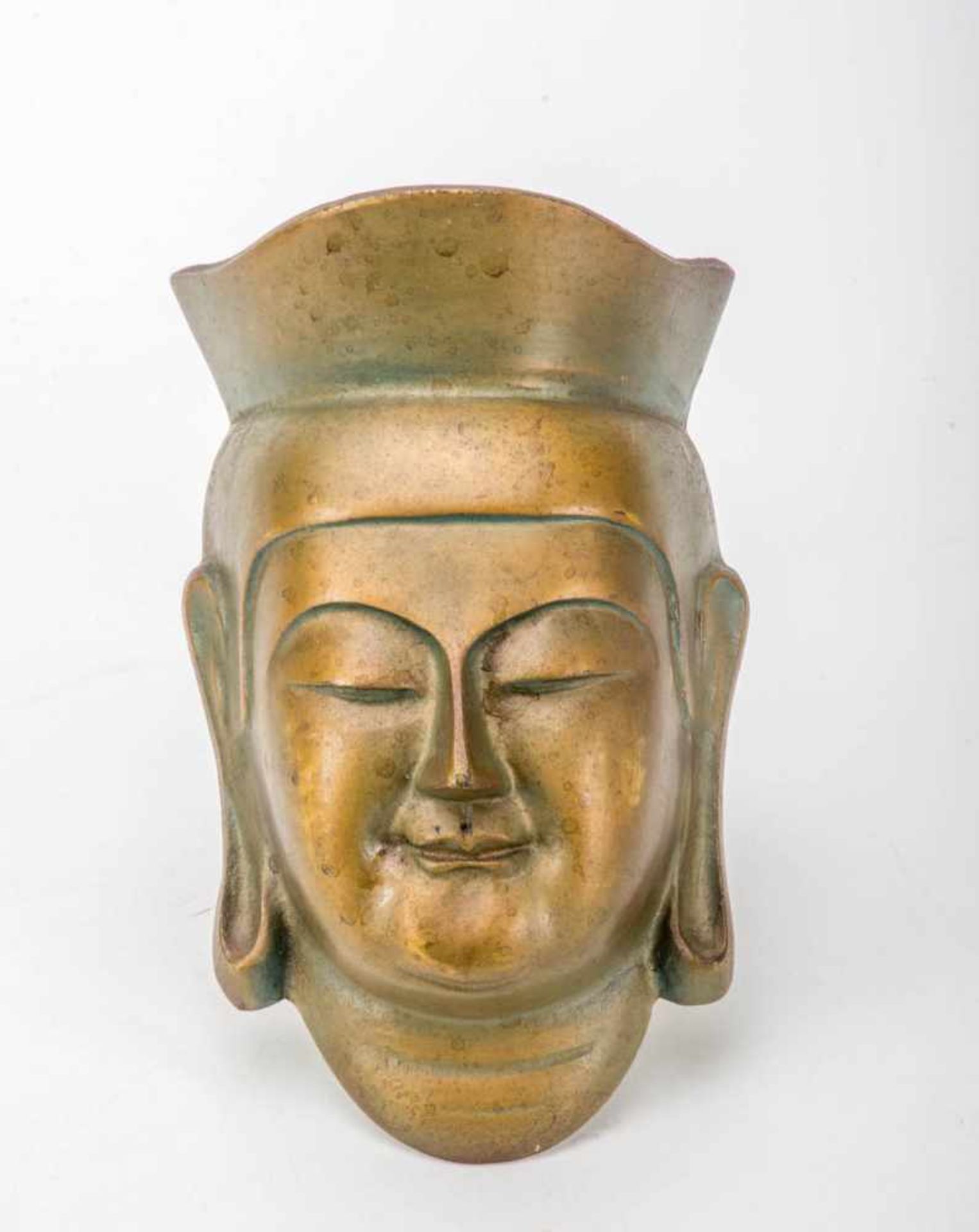 Wandmaske, ChinaBronze. Maske eines Buddhas Rückseite sign. H.: ca. 23 cm.