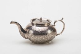 Teekanne, Osmanisches Reich um 1910900er Silber, getrieben. Runder gedrückt gebauchter Korpus,