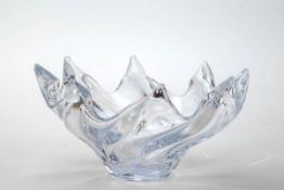Flügelschale, Art Verrier FranceDickwandiges farbloses Kristallglas in die Form gegeben. Runder