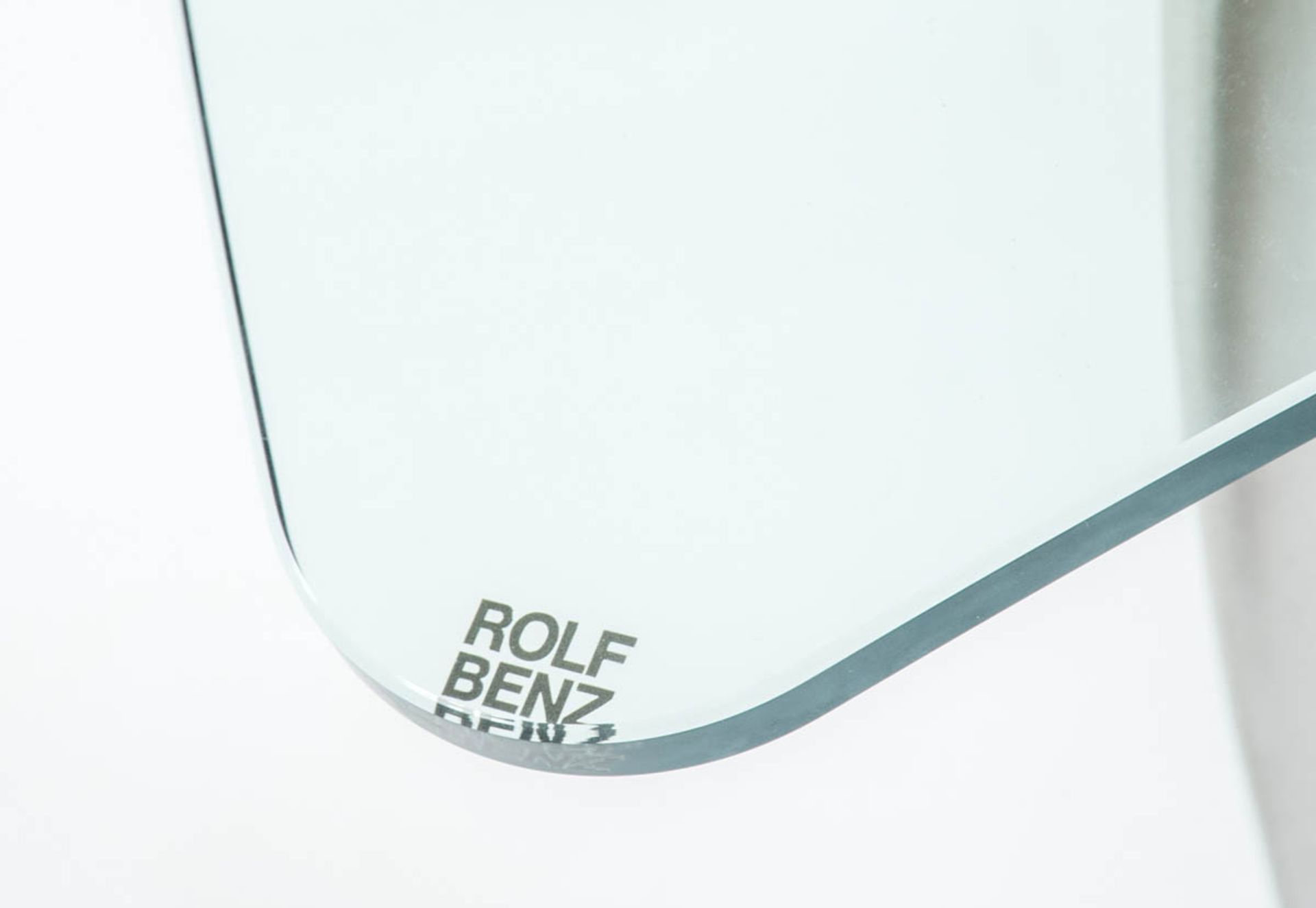 Glastisch , Rolf BenzGlasscheibe Breite 110 cm, Tiefe ca. 73 cm, H.: 39 cm. - Image 2 of 2