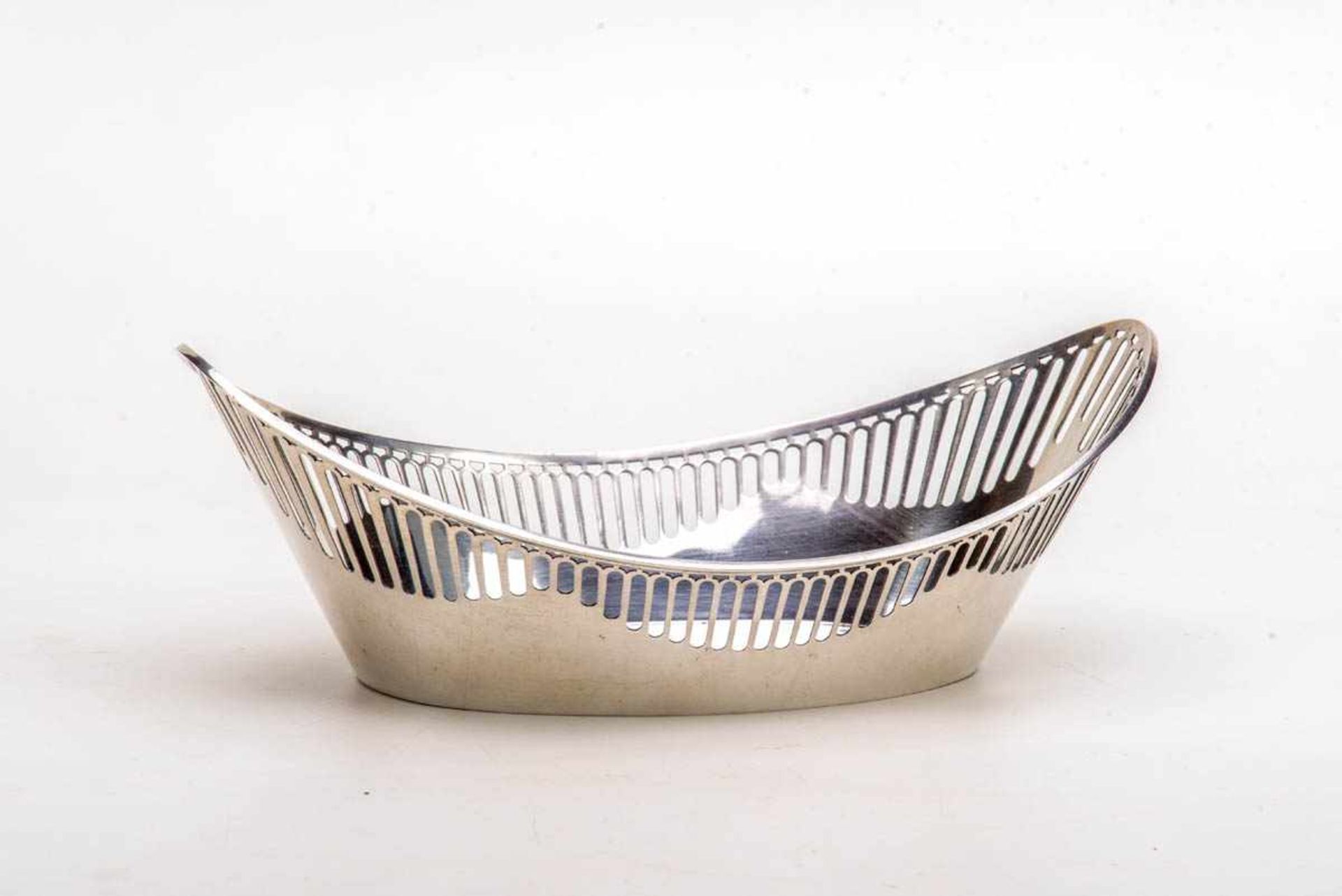 Brotschale, Paris 19. Jh.800er Silber. Schlichter ovaler Spiegel mit graviertem Wappen, - Bild 2 aus 2