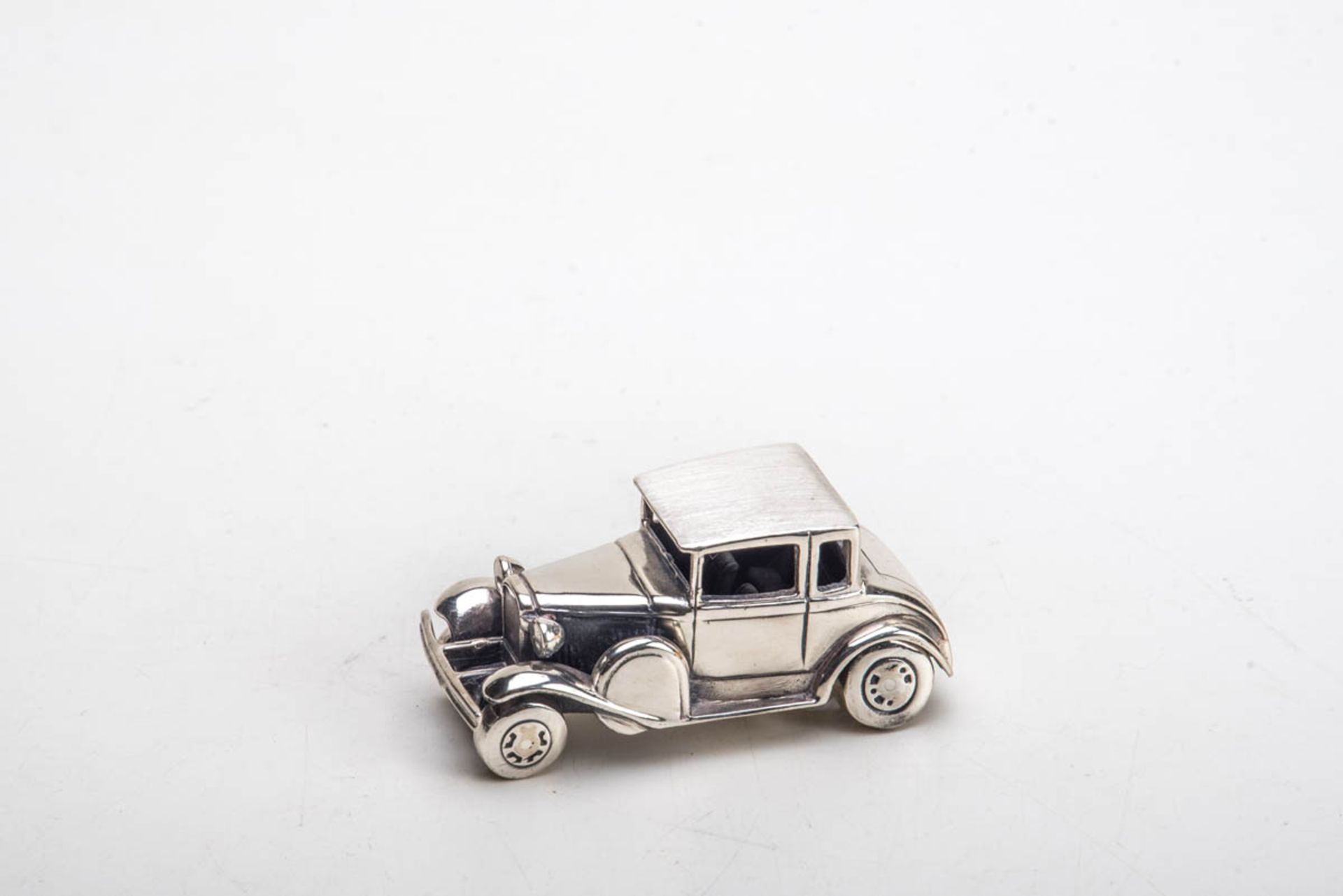 Modell-Oldtimer Ford A925er Silber. Modell des klassischen Oldtimers Ford von 1929.Punze:925.Br.: