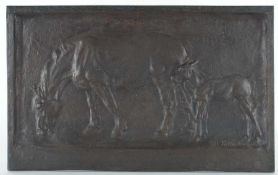 Joseph Franz Pallenberg1882 - 1946Stute mit Fohlen (Heiderose)Bronzerelief; H 28,5 cm, B 45,5 cm;