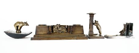 Bildhauer um 1900Vierteiliges SchreibtischsetBronze, 1 gläserner Tintengefäßeinsatz; 3 Objekte