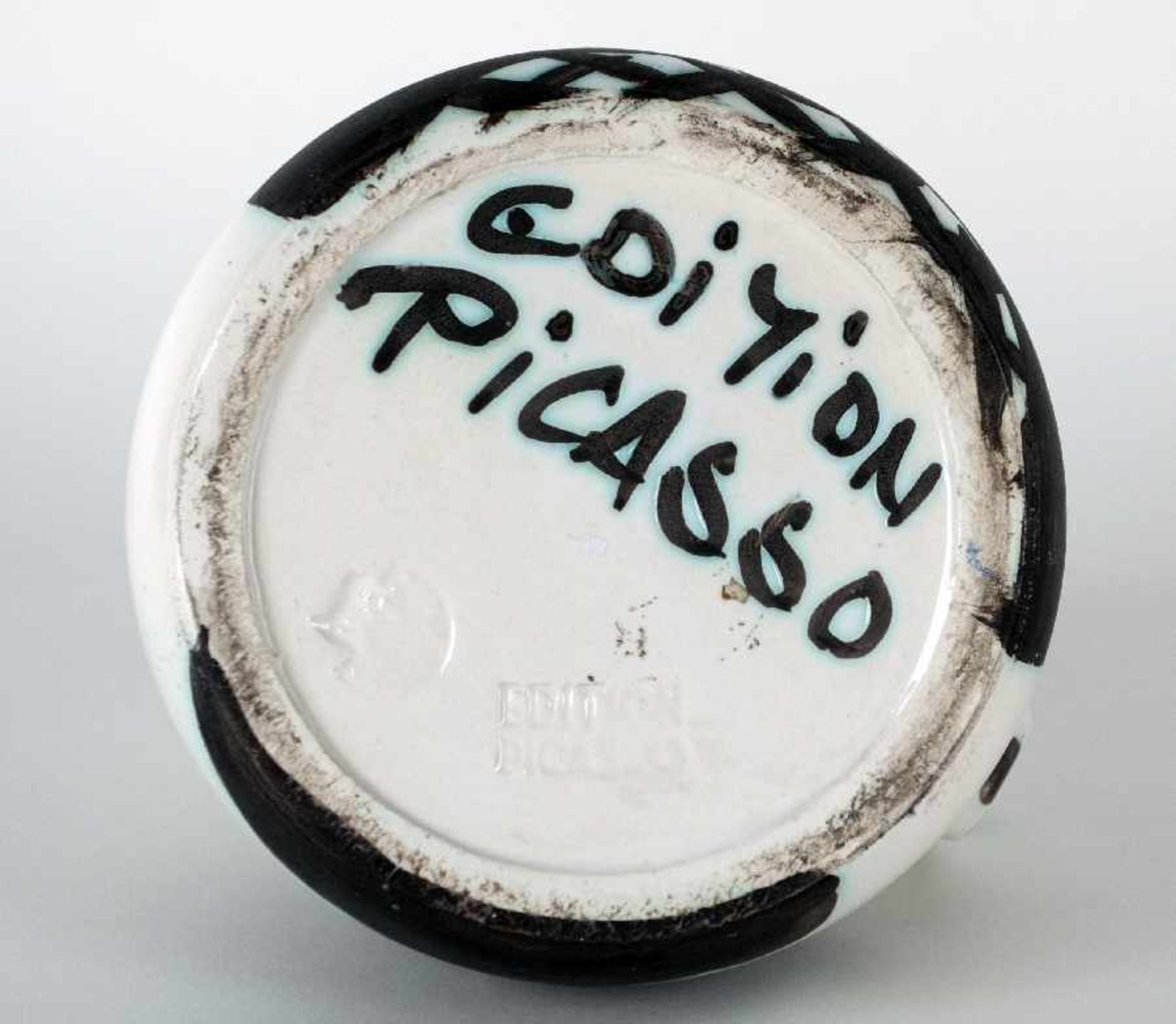 Pablo Picasso1881 Malaga - 1973 MouginsPichet tourné (Henkelkanne)Keramik, gebrannt und bemalt, - Image 3 of 3