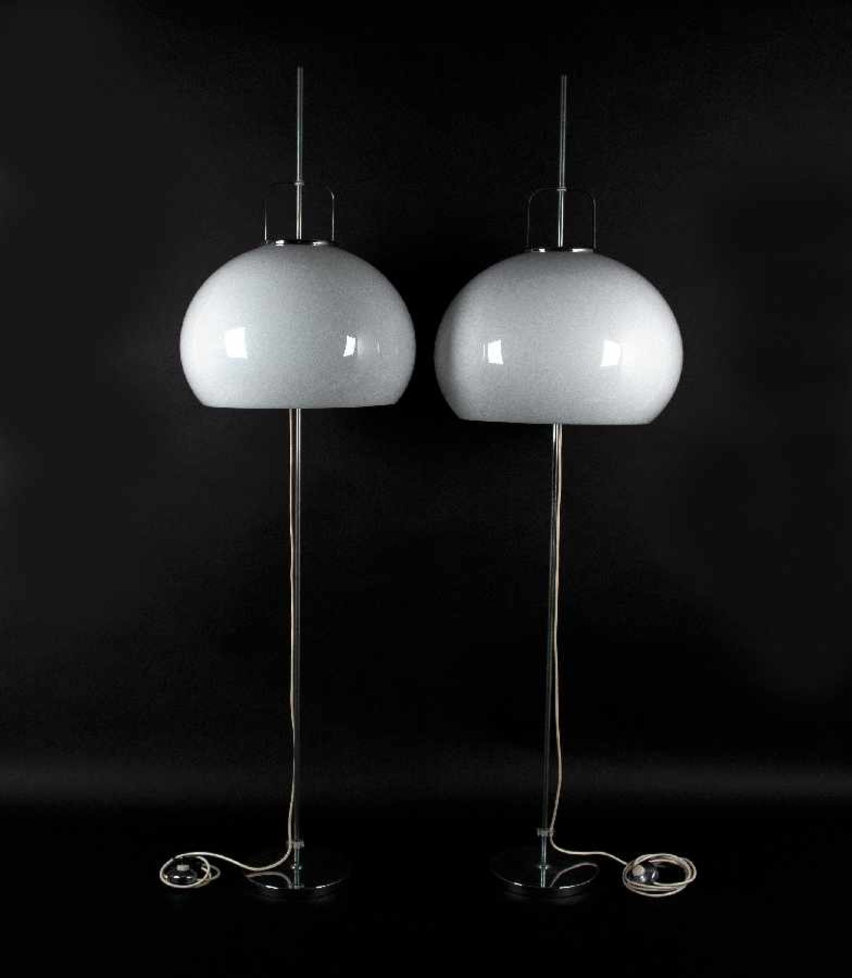 Harvey GuzziniEin Paar Stehlampen StarluxMetall, verchromt, Kunststoff, um 1968; H 160 cm;