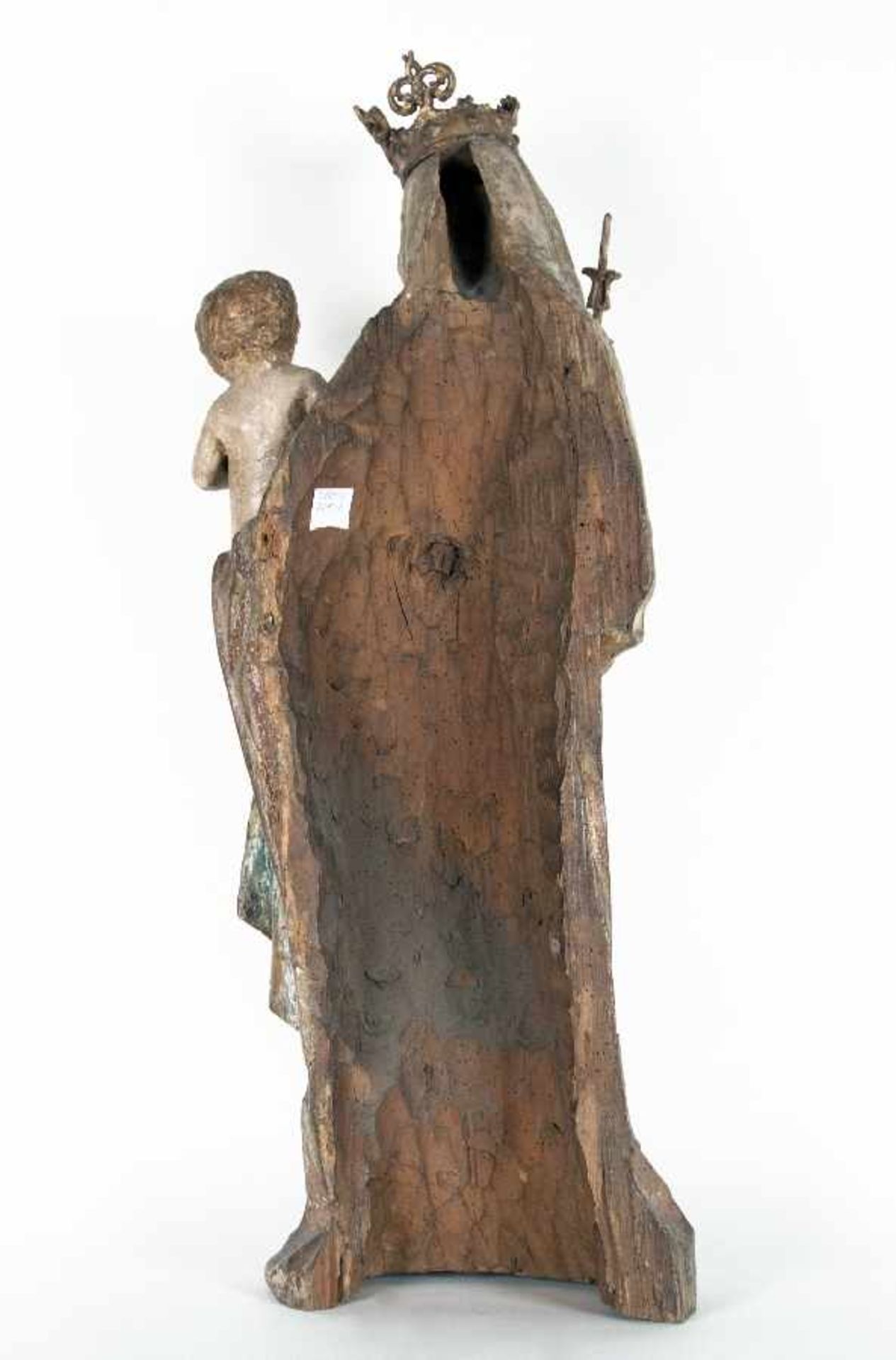 Österreich, Mitte 15. Jh.Maria mit dem KindWeichholz, rückseitig ausgehöhlt, geschnitzt und mit - Image 2 of 4