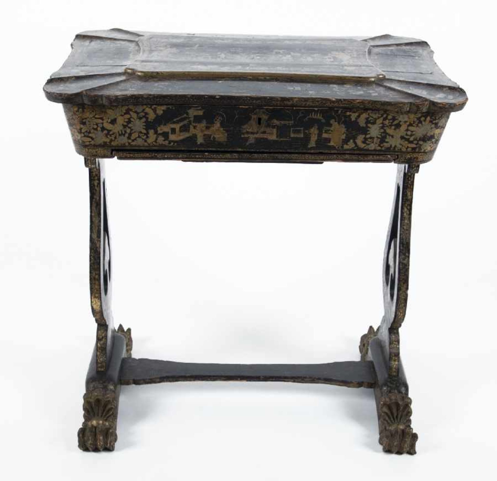 Frankreich um 1860Table de coutureHolz, lackiert mit Chinoiserien, Golddekor; H 70 cm, B 66,5 cm, - Bild 2 aus 2