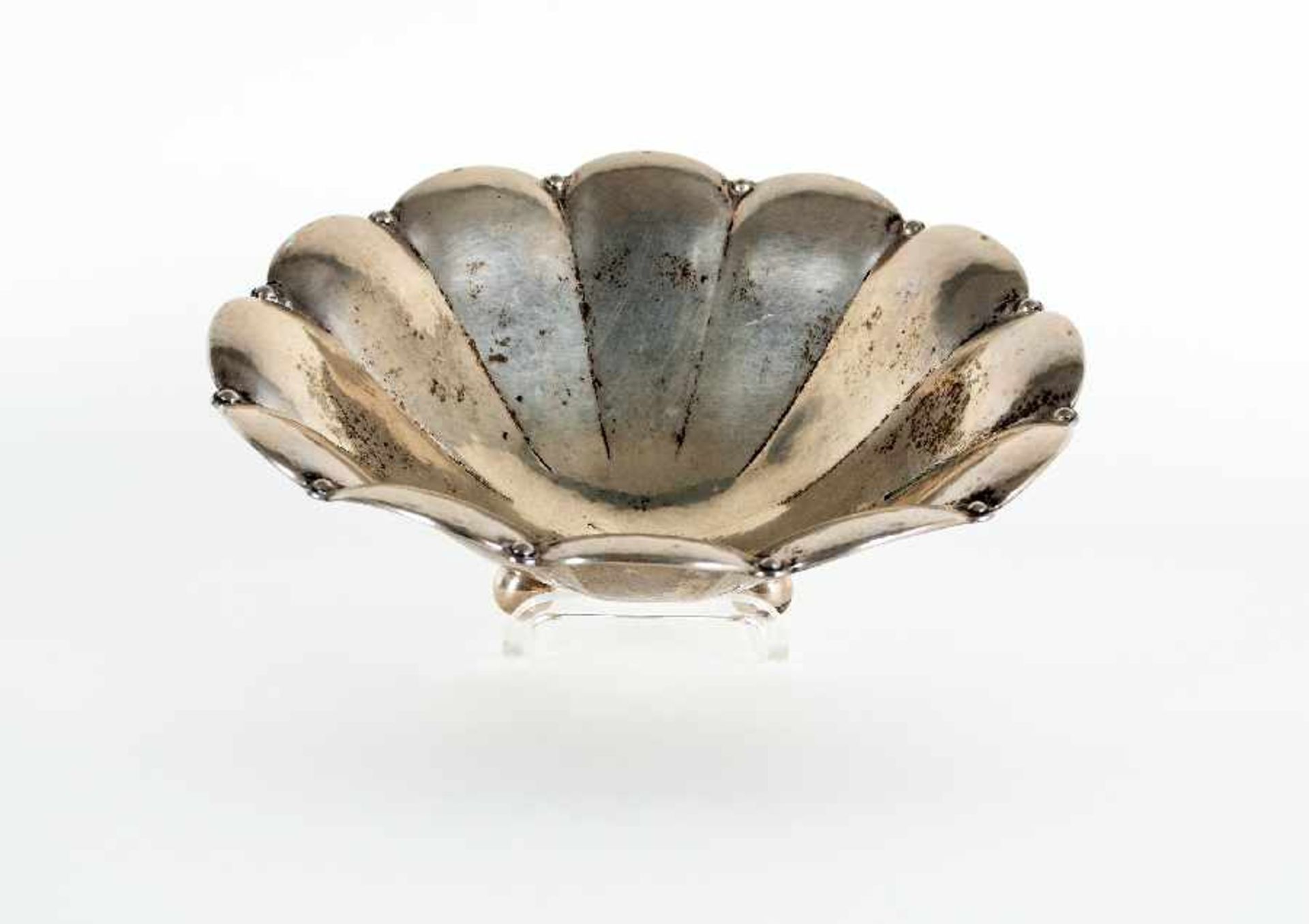 Germany, 1st half of the 20th centuryBowl with ball feetSilver; Diameter 29 cm, H 10.5 cm;