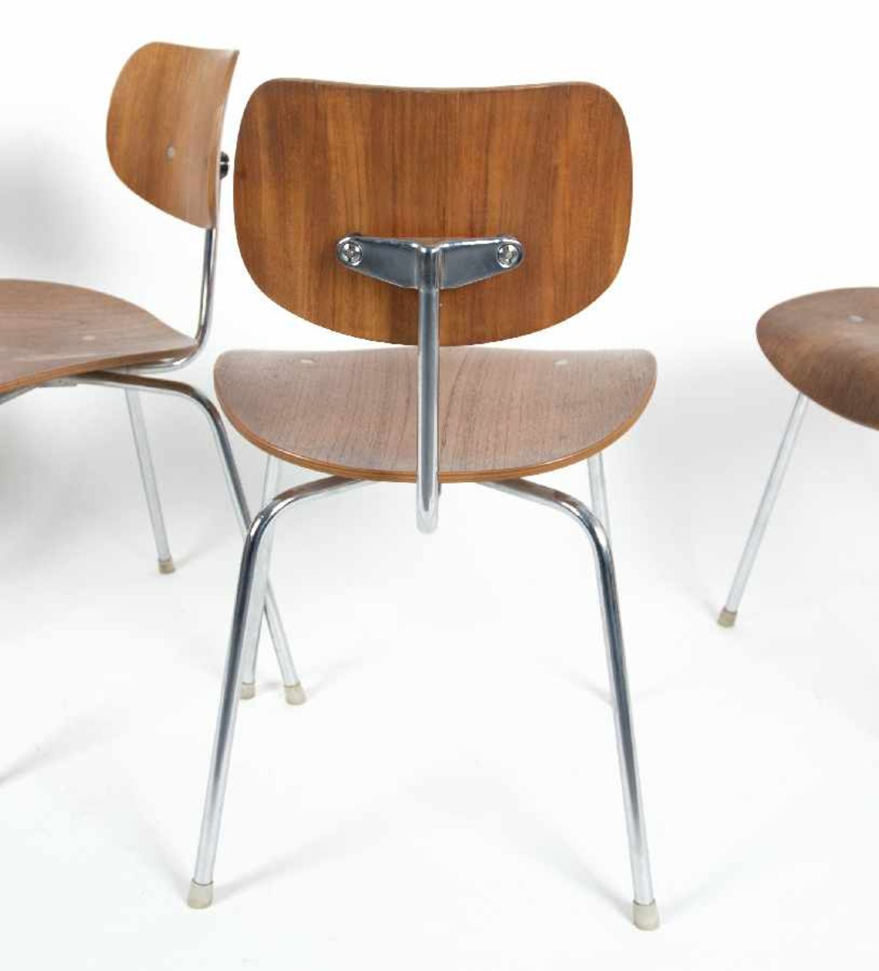 Egon Eiermann1904 Berlin - 1970 Baden BadenSE 68 (4 chairs)Steel tube with teak, 1951; H 77 cm, W - Bild 2 aus 3