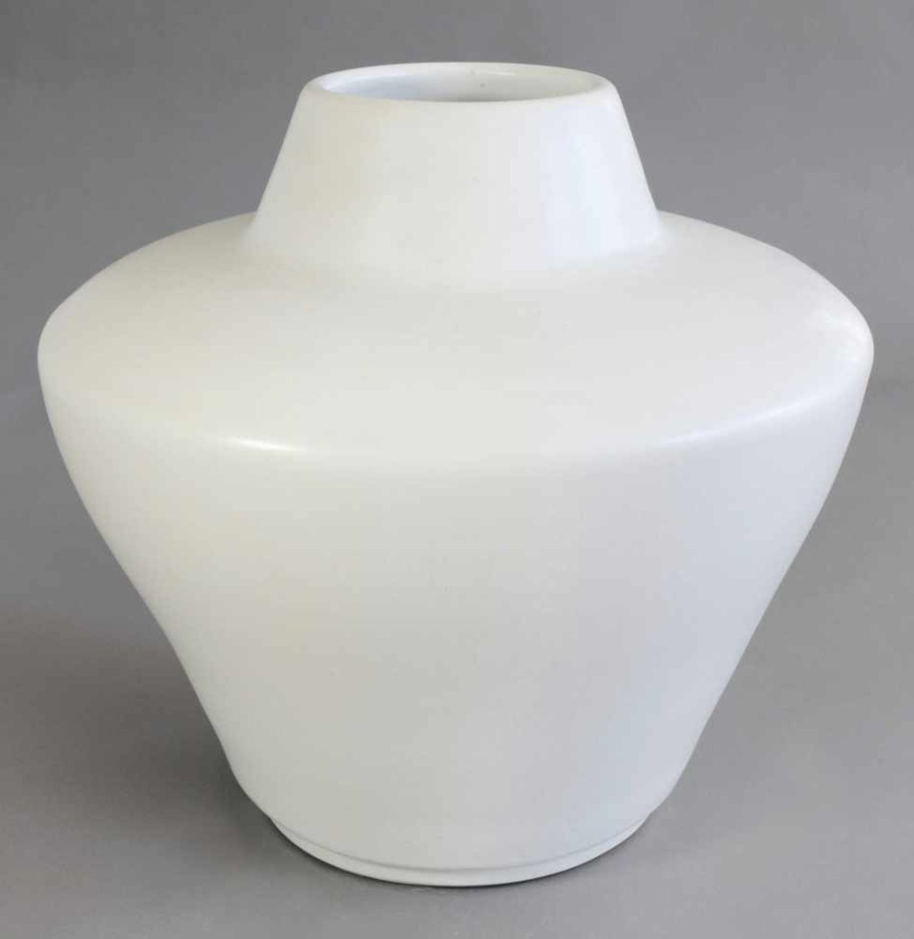 Jan Bontjes van BeekDr. Alfred Ungewiß1950-67Große Vase. 1950-67. Keramik. Matt weiße Glasur. H.