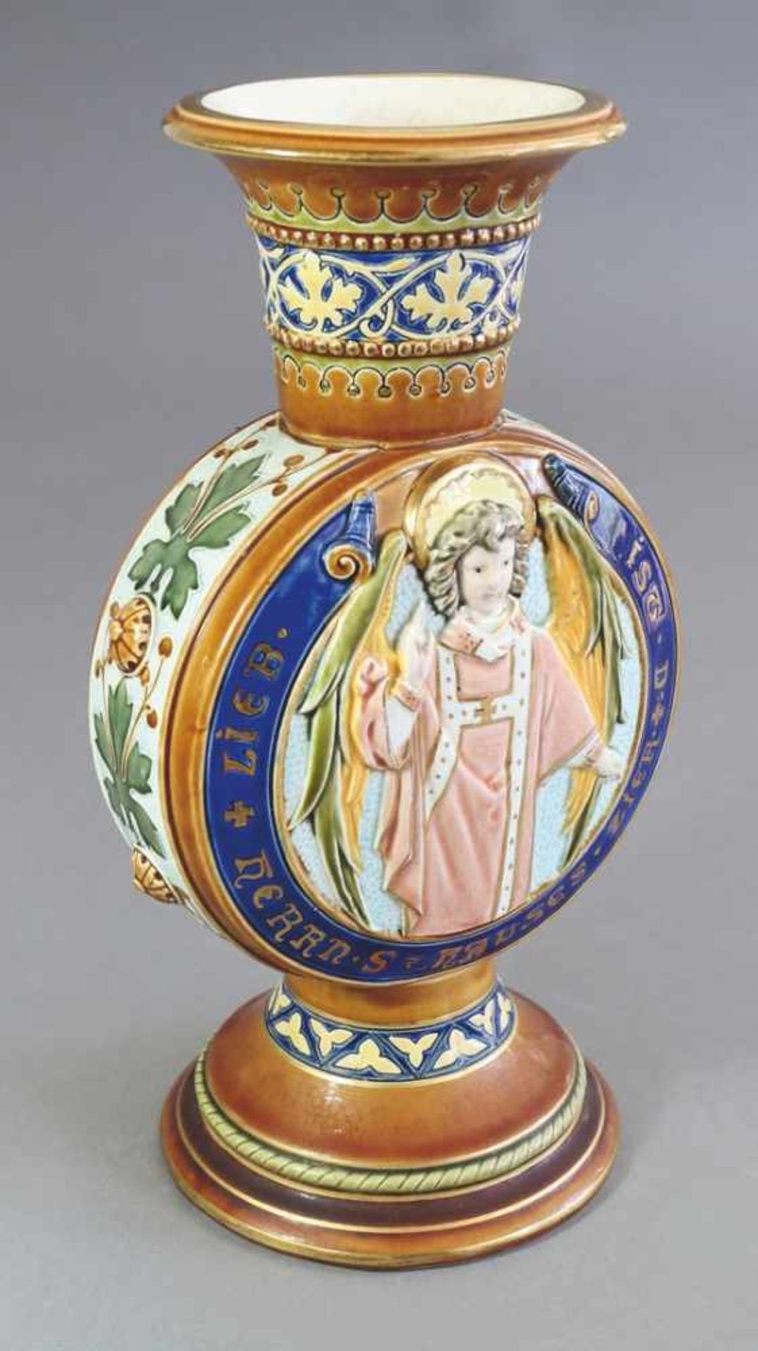 Villeroy & Boch, Mettlachabout 1880Vase Modell 1582. Um 1880. Steingut. Reliefdekor mit