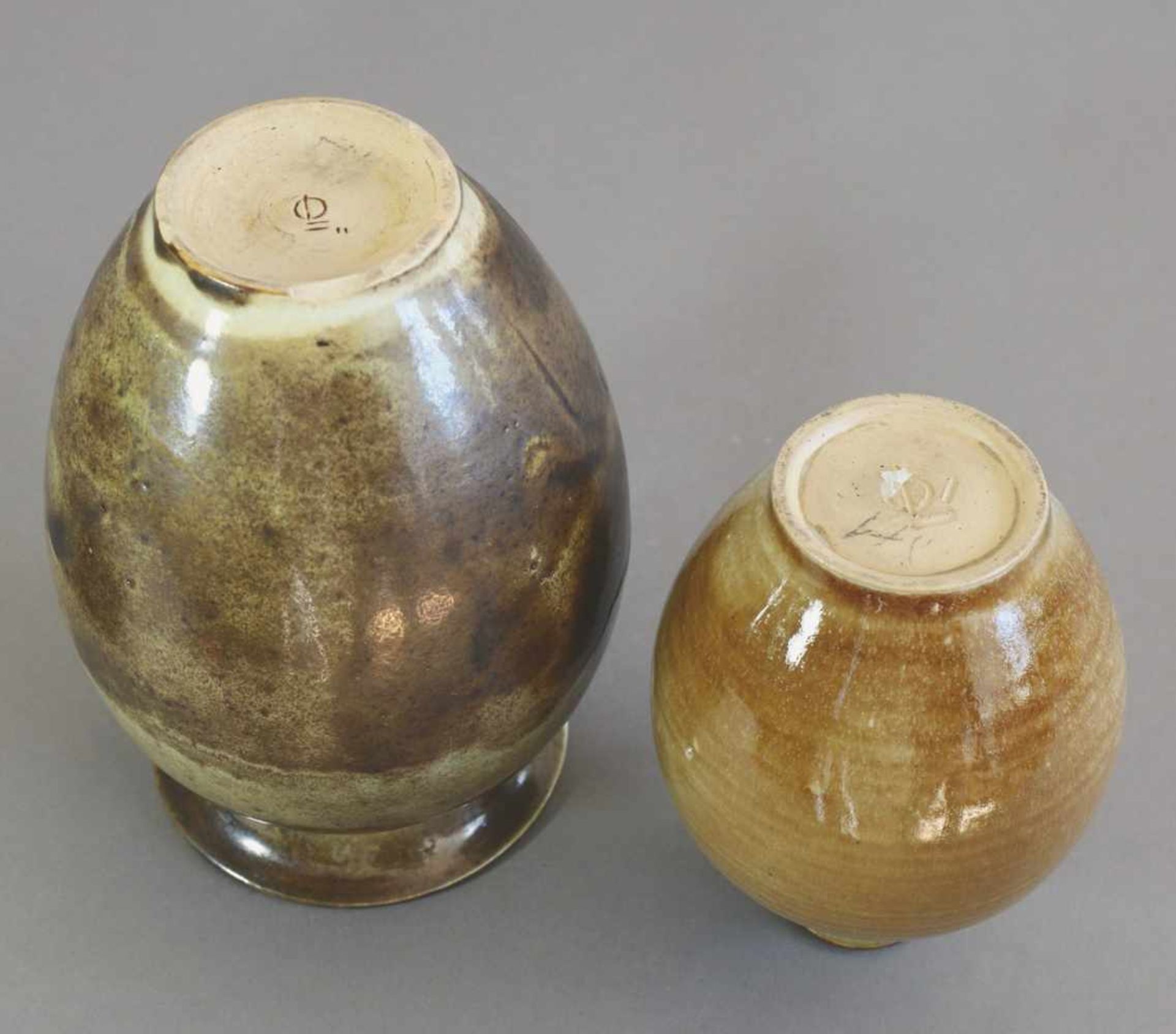 Otto Lindig2 Vasen. Steinzeug. Große Vase: mehrtonig braun-grüne, partiell türkisfarbene Glasur über - Bild 2 aus 2