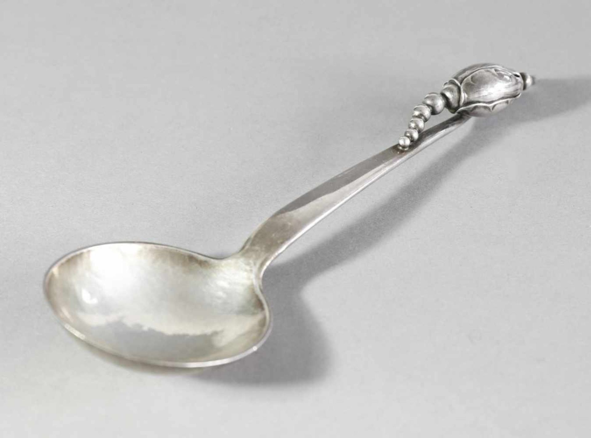 Georg JensenGeorg Jensen, KopenhagenDesign 1919Vorlegelöffel Modell Magnolia/ Blossom. Silber.