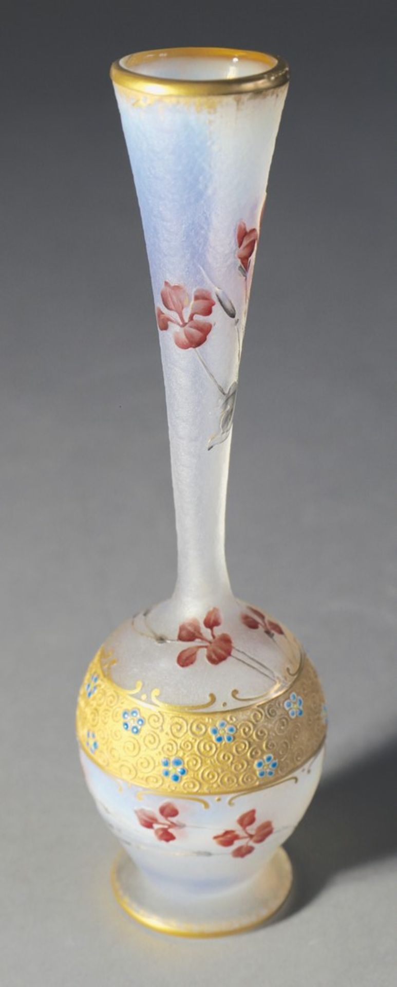 Daum Frères, Nancy1895-1900Vase. 1895-1900. Leicht bläulich opalisierendes Glas, farblos überfangen.