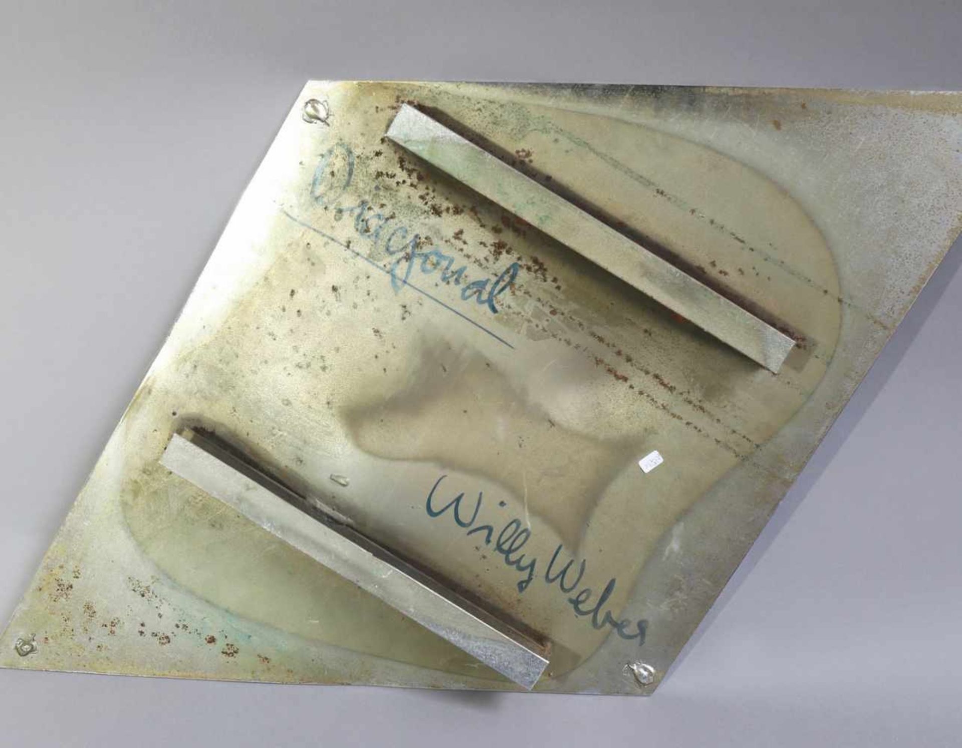 Willy Weber, 1933-1998About 1968Diagonal. Um 1968. Verchromte Metallplatte mit einer konkaven und - Image 3 of 3