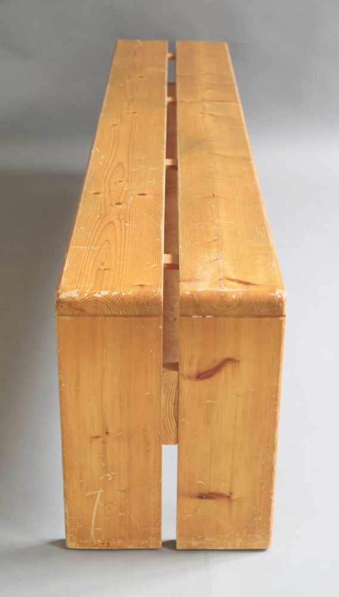 Charlotte PerriandDesign 1960sBank Modell Les Arcs. Entwurf 1960er Jahre. Massives Holz. 41,5 x - Bild 2 aus 2