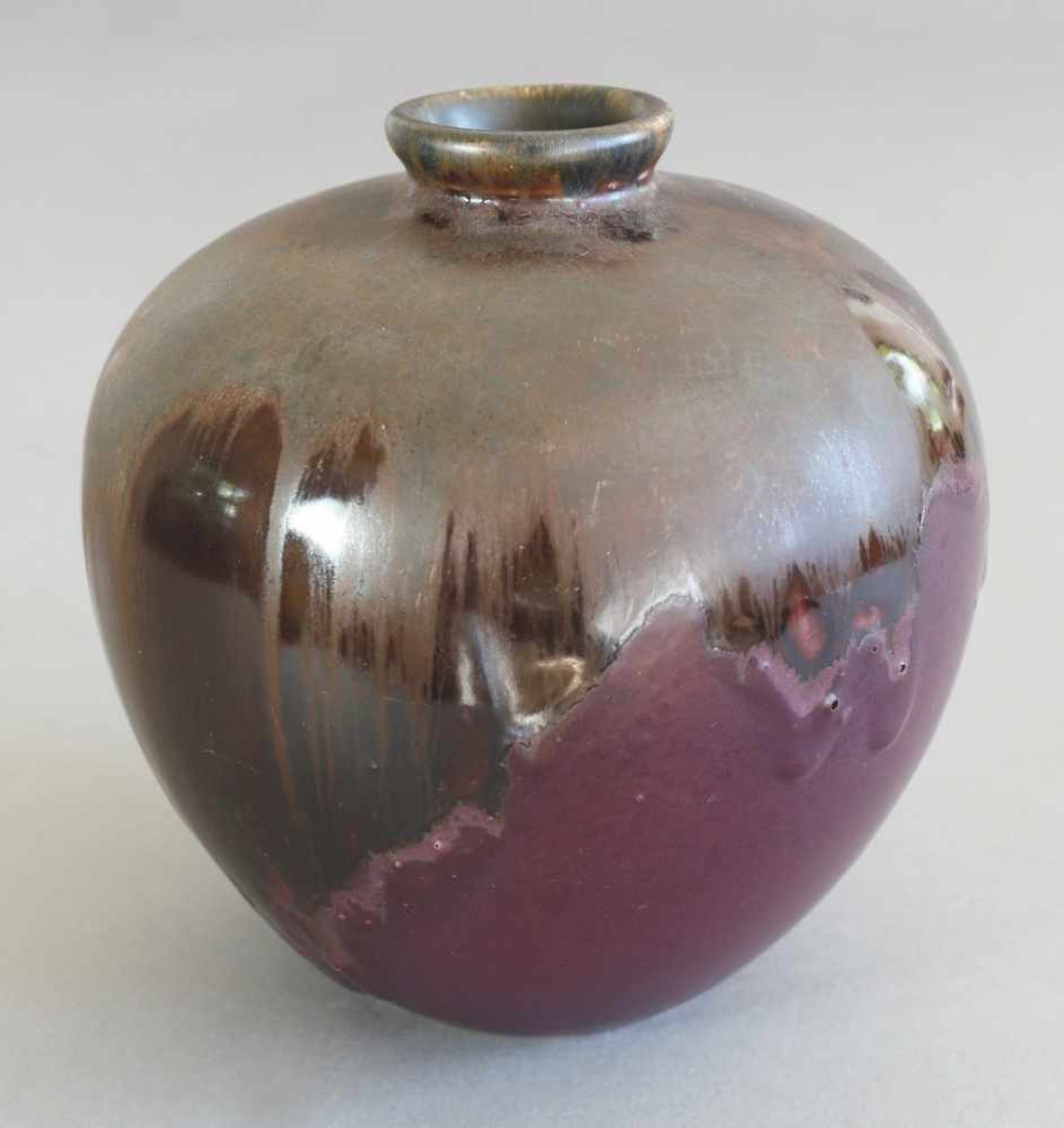 Jan Bontjes van BeekDr. Alfred Ungewiß1950-67Vase. 1950-67. Braune geflammte Überlaufglasur auf