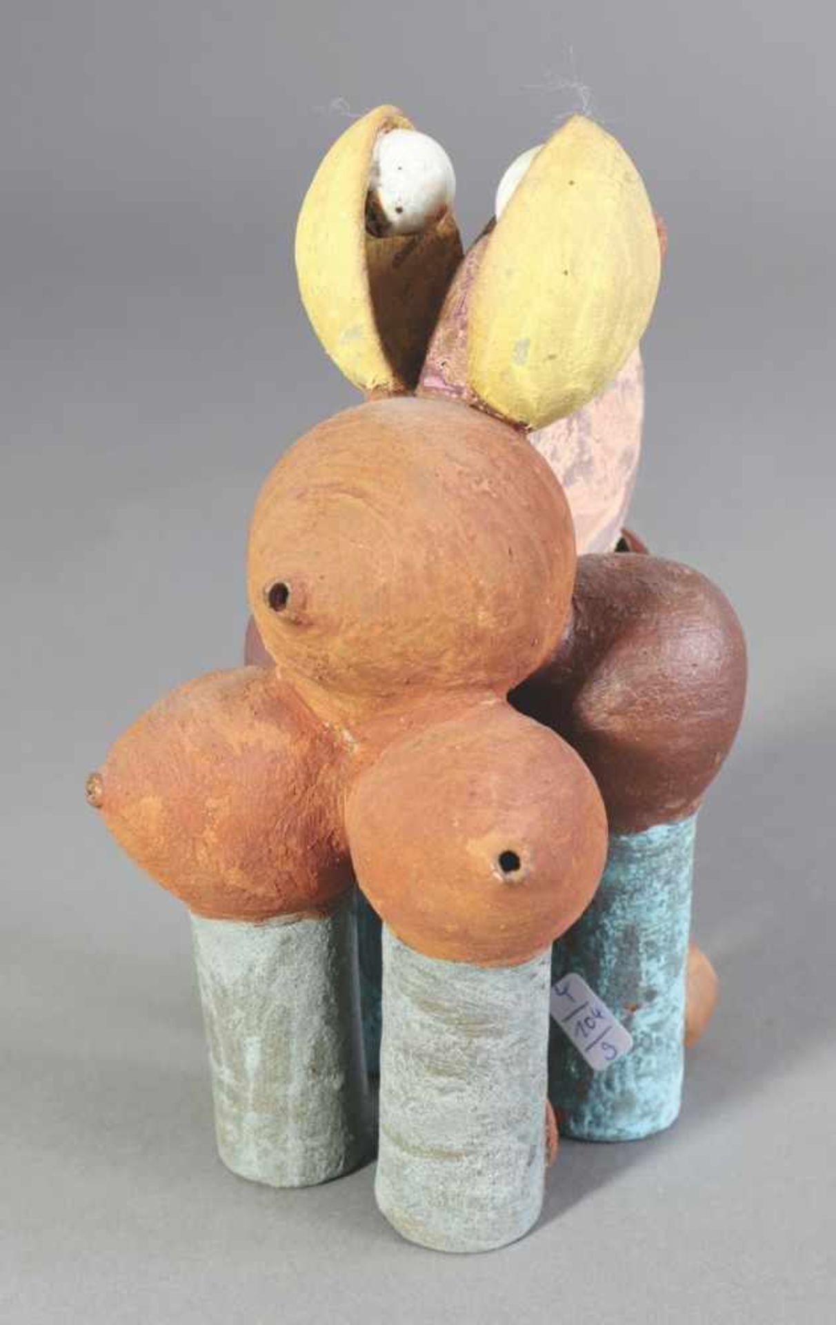 Beate KuhnMonster. Keramik. Polychromes Dekor in Rosttönen und Türkis. Aus Ballonformen, Röhren - Bild 3 aus 3
