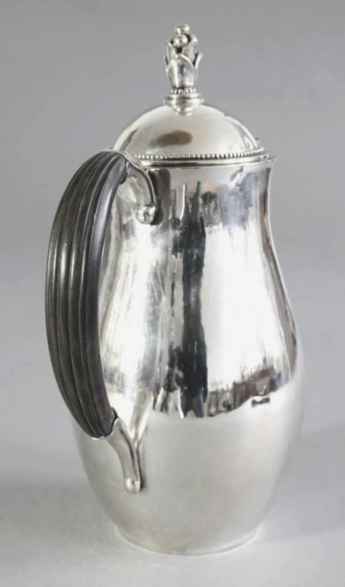 Harald NielsenGeorg Jensen, Kopenhagen1927-1932Kaffeekanne. Entwurf 1927. Ausführung 1927-1932. - Bild 2 aus 3