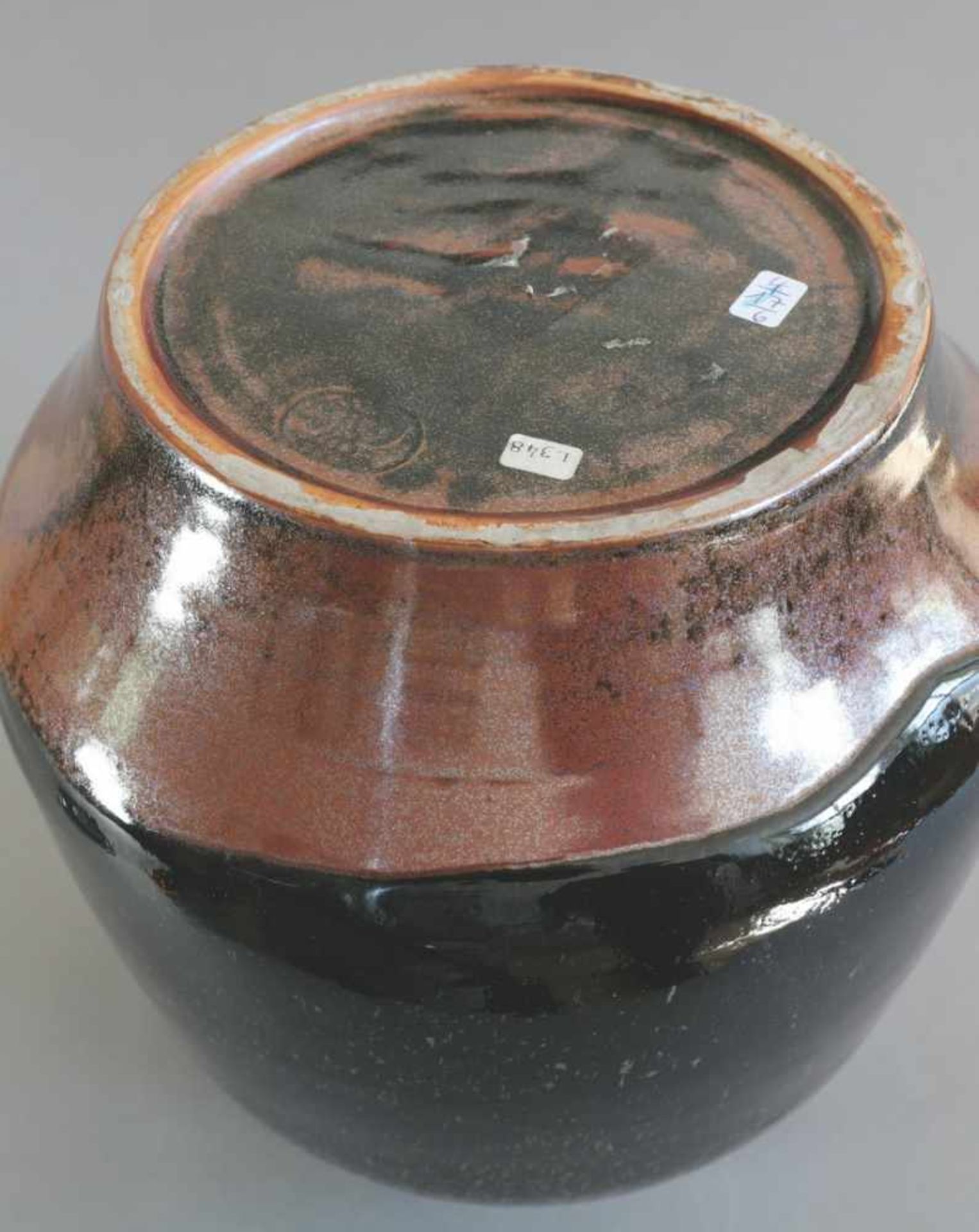 Philippe LambercyVase. Keramik. Glänzende, schwarzblaue, partiell braun gesprenkelte, partiell - Image 2 of 2