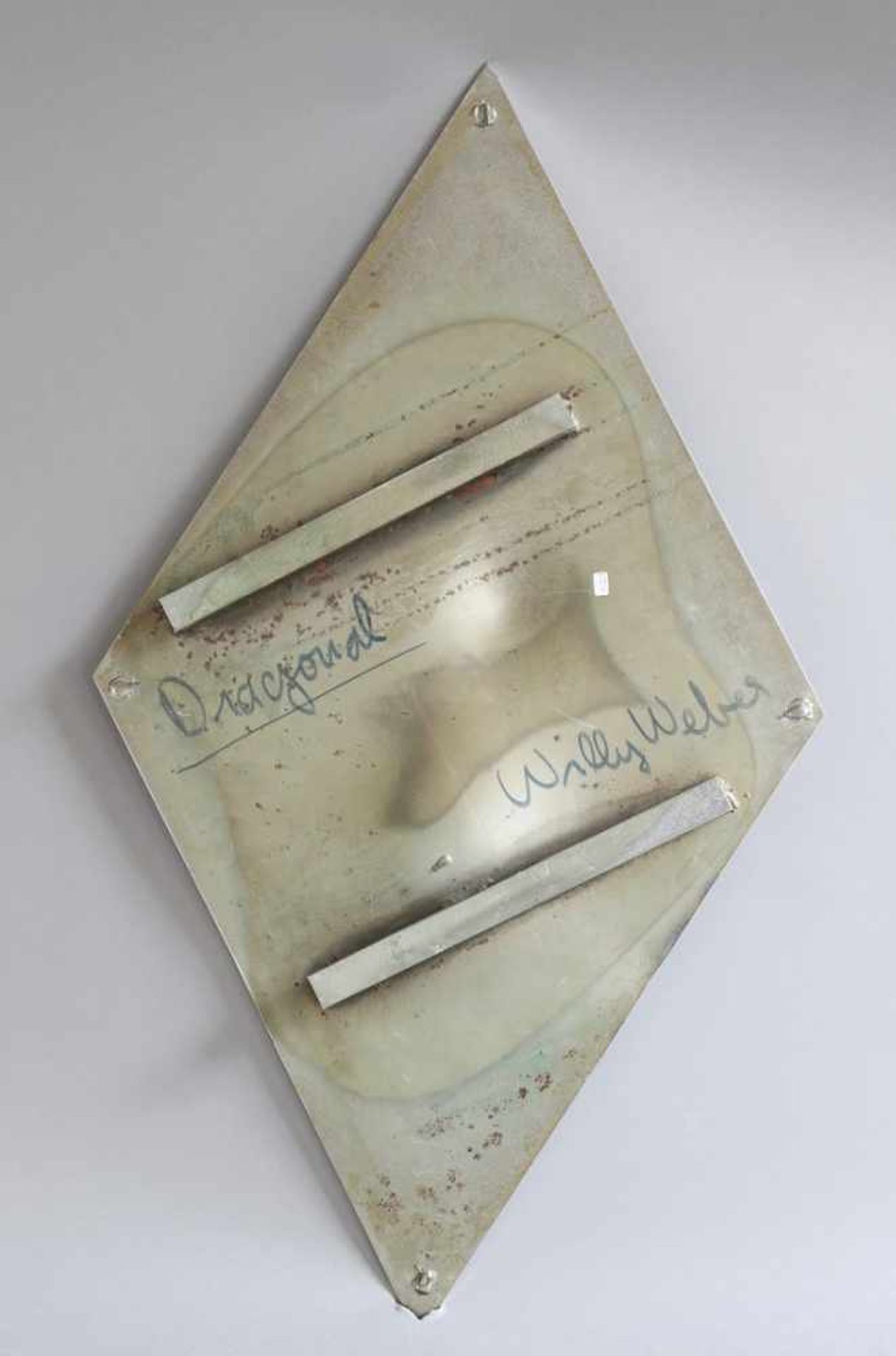 Willy Weber, 1933-1998About 1968Diagonal. Um 1968. Verchromte Metallplatte mit einer konkaven und - Image 2 of 3