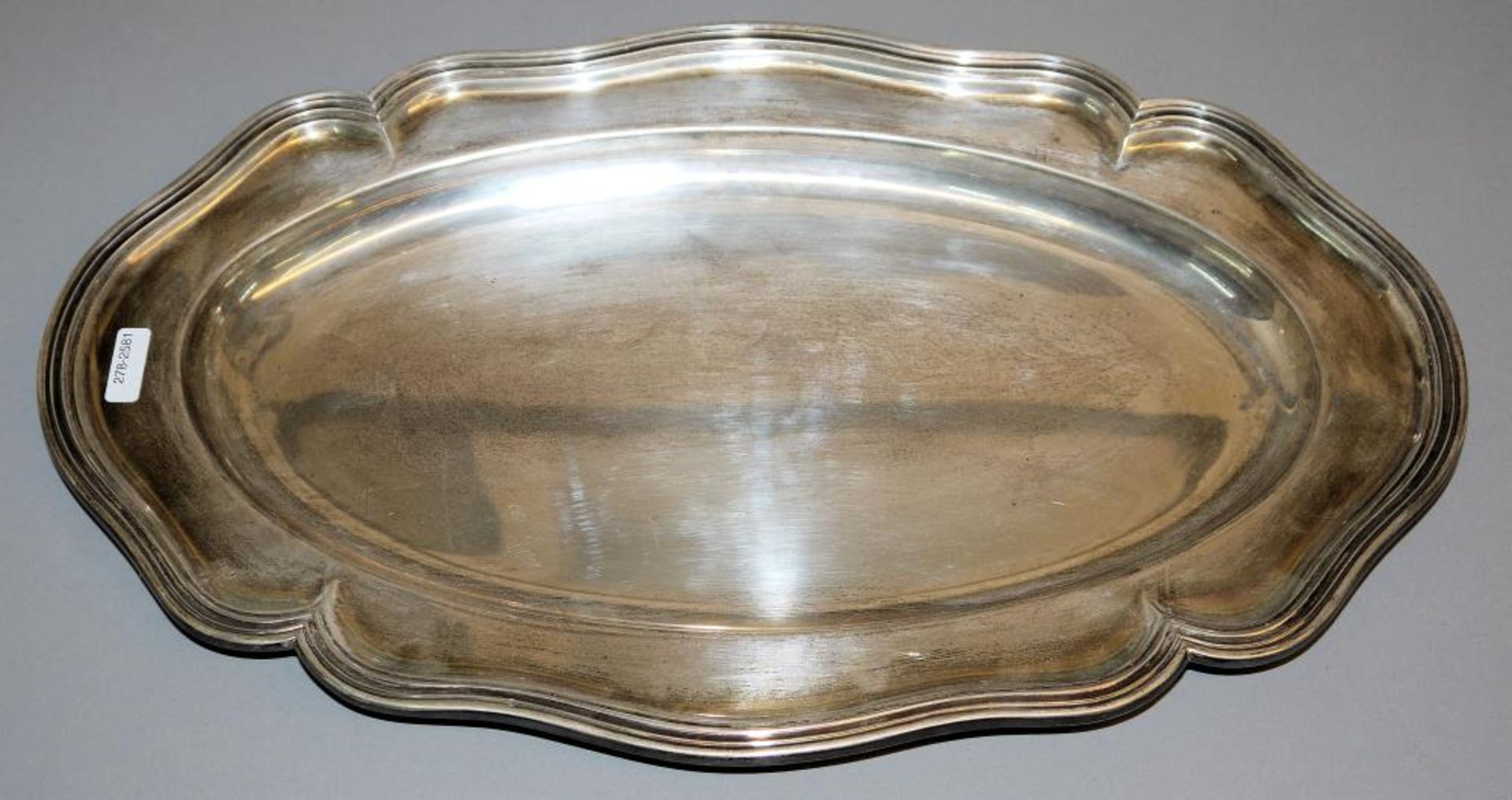Schwere Silber-Platte Ovale Speisplatte mit geschweiftem Reliefrand, 900er Silber, 41,5 x 25 cm,