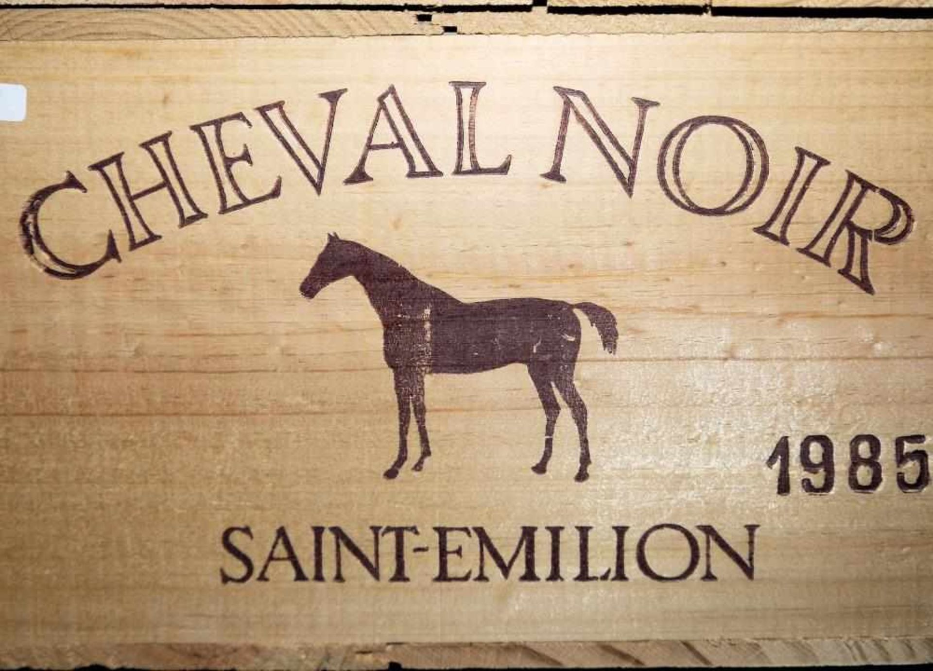 Cheval Noir 1985, 12 Flaschen originalverpackt in Holzkiste Saint-Émilion, Mähler-Besse S.A.