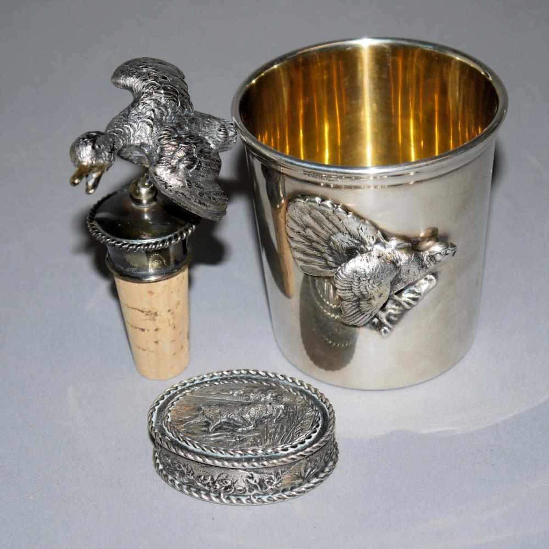3 x waidmännisches Silber: Becher, kl. Dose und Flaschenstopfen Becher, 925er Silber, auf Wandung