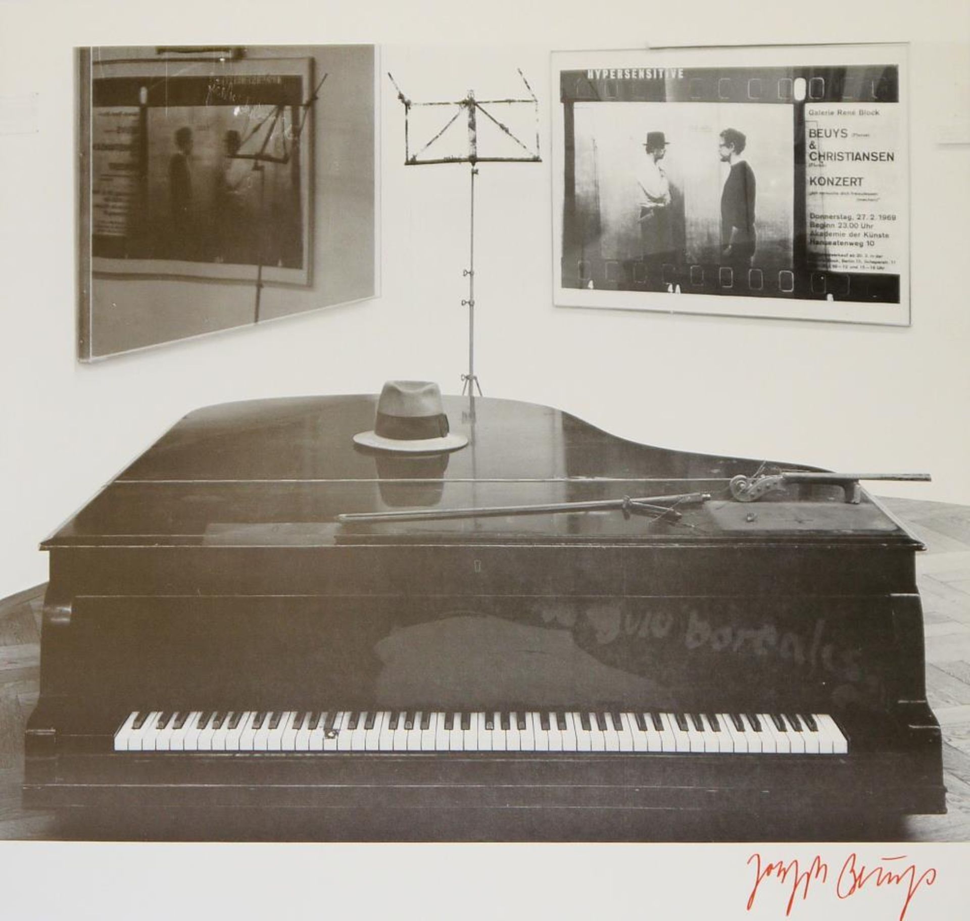 Joseph Beuys, Am Klavier, sign. Farboffsetlithographie, o. Rahmen Joseph Beuys, 1921 – 1986,