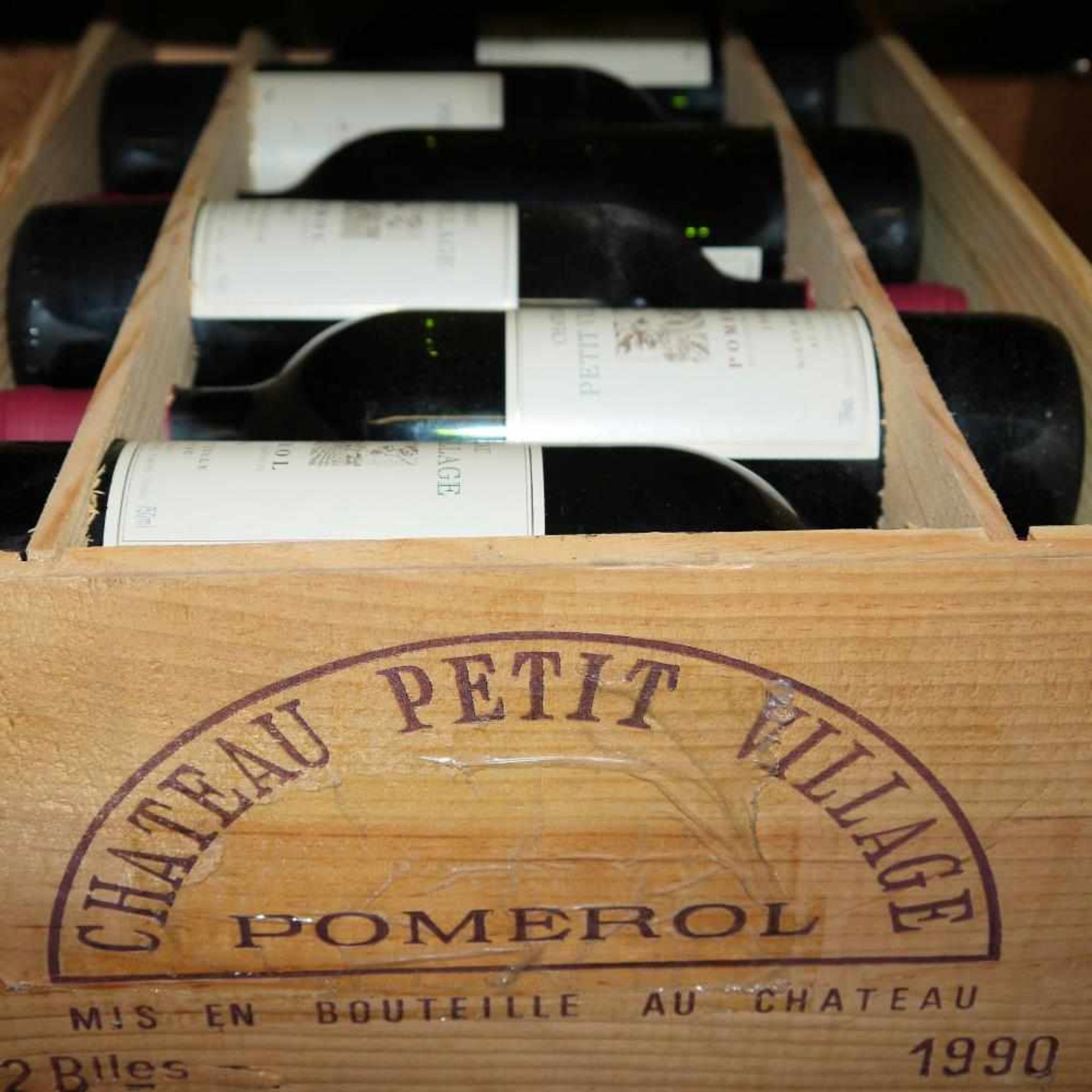 Château Petit Village, 1990, 12 Flaschen originalverpackt in Holzkiste Pomerol, Soc. Civ. du Château