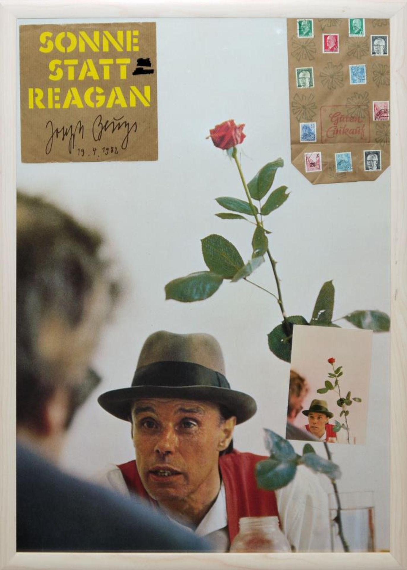 Joseph Beuys, „Ohne die Rose tun wir‘s nicht“, Vinylplatte „Sonne Statt Reagan“ und DDR-Tüte Guten