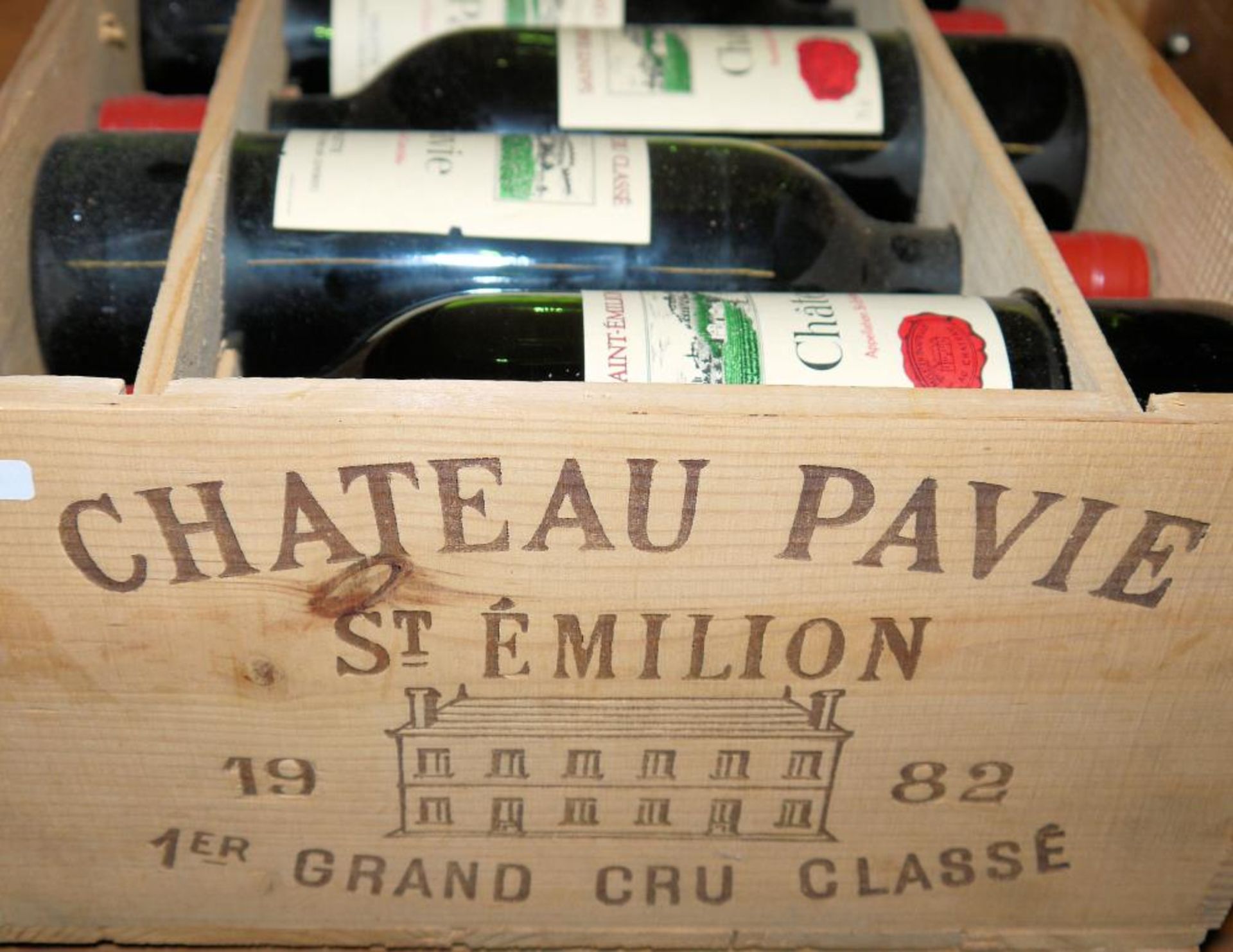 Château Pavie 1982, 12 Flaschen originalverpackt in Holzkiste Saint-Émilion 1er Grand Cru Classé,