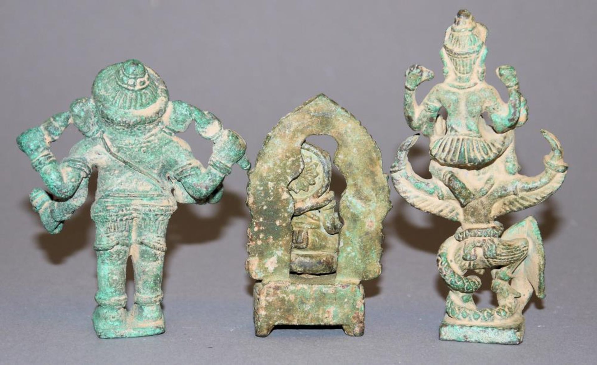 Drei Kleinbronzen mit Khmer bzw. alt-javanischem Stil Elefantengott Ganesha, vierarmig stehend, H - Bild 2 aus 2