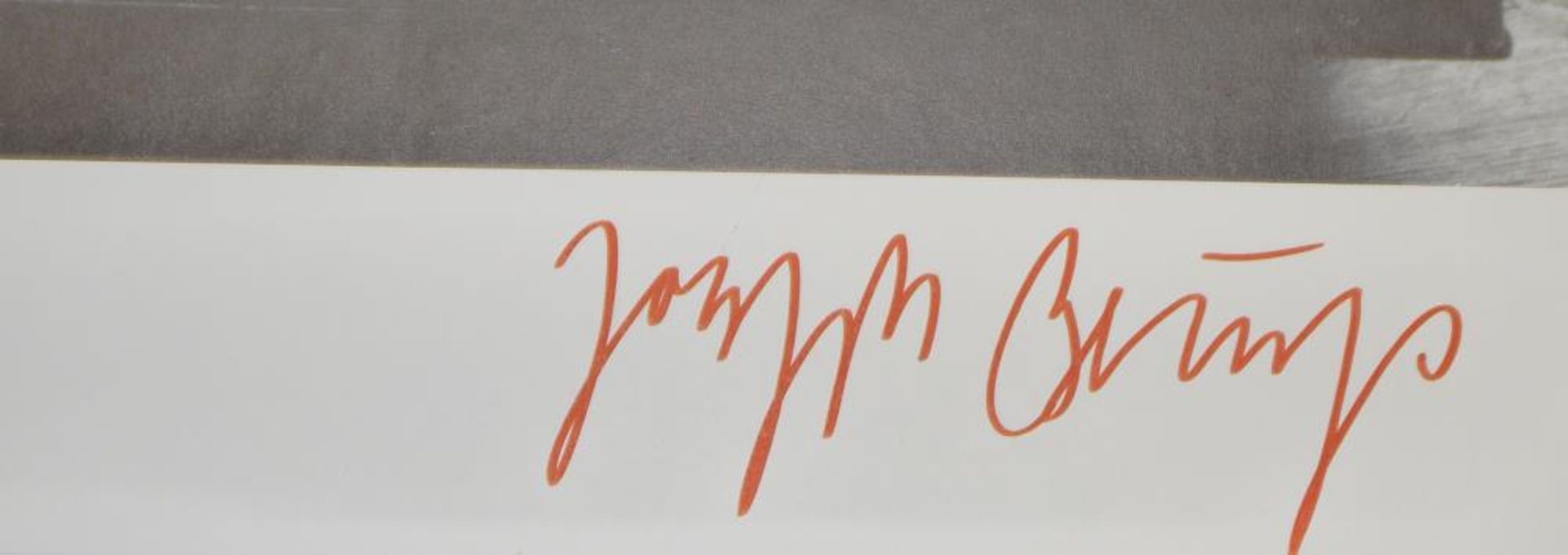 Joseph Beuys, Am Klavier, sign. Farboffsetlithographie, o. Rahmen Joseph Beuys, 1921 – 1986, - Bild 2 aus 2
