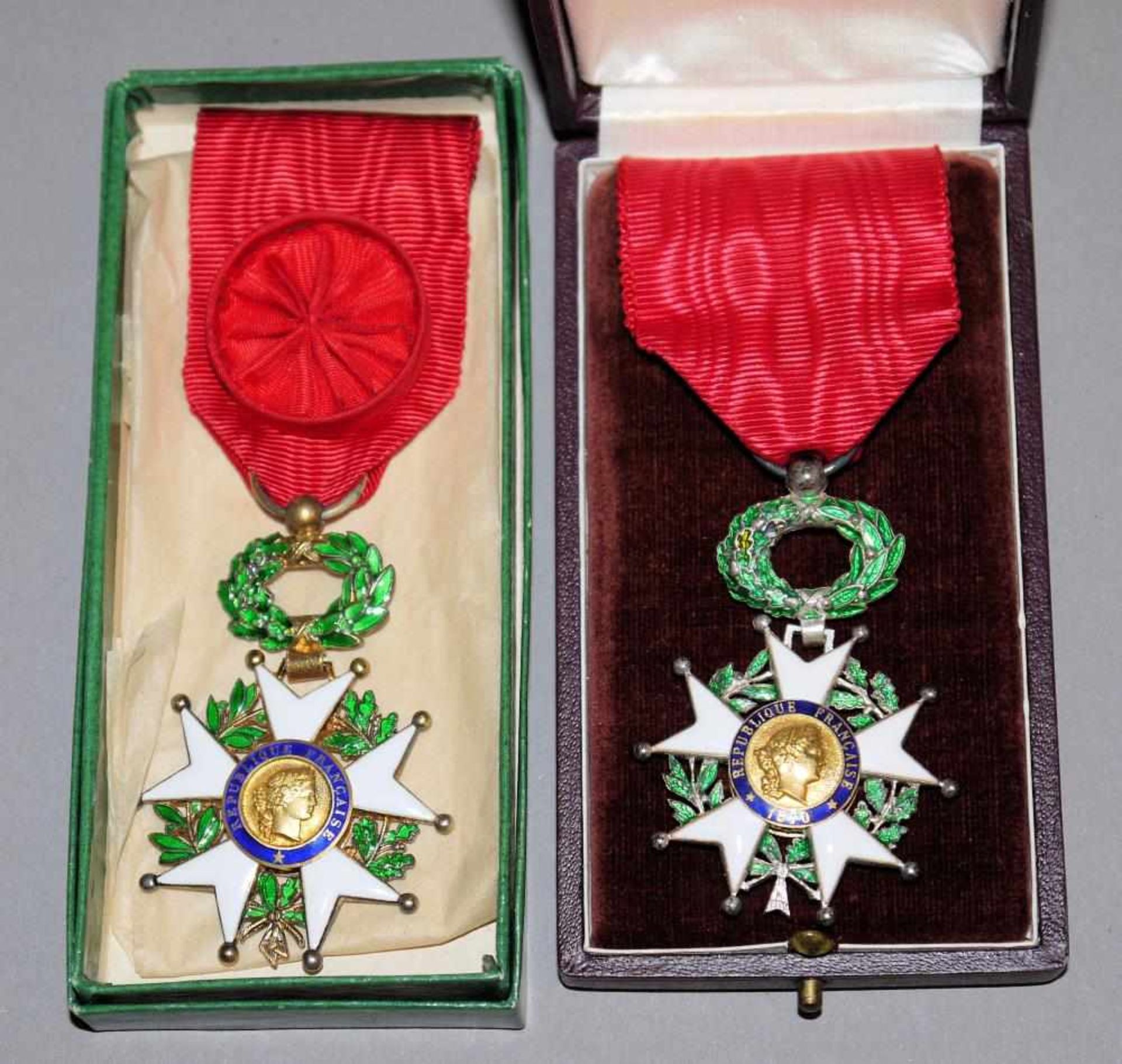 Zwei Orden der französischen Ehrenlegion eines Trägers, verliehen 1939 & 1956 „Chevalier de la
